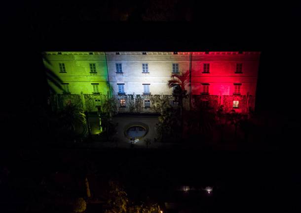 La Rocca e le Isole illuminate con il tricolore