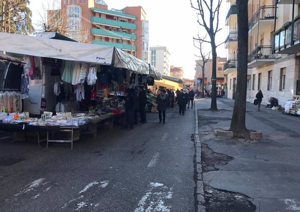 Saronno, il mercato al tempo del coronavirus