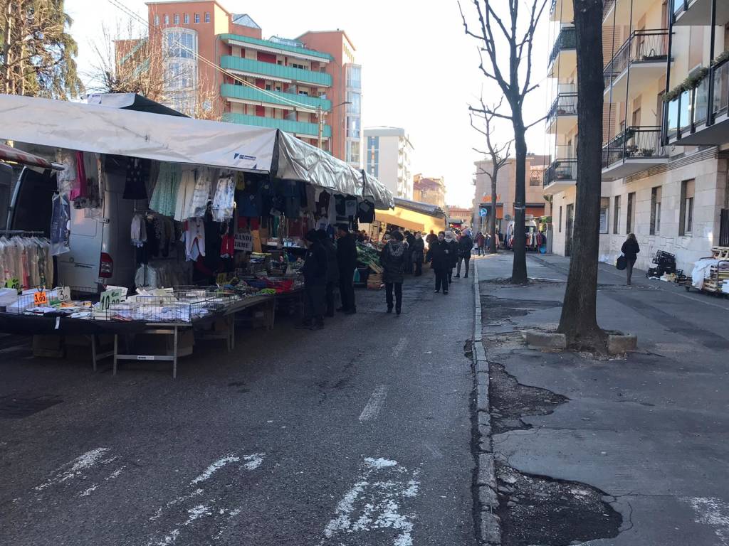 Saronno, il mercato al tempo del coronavirus