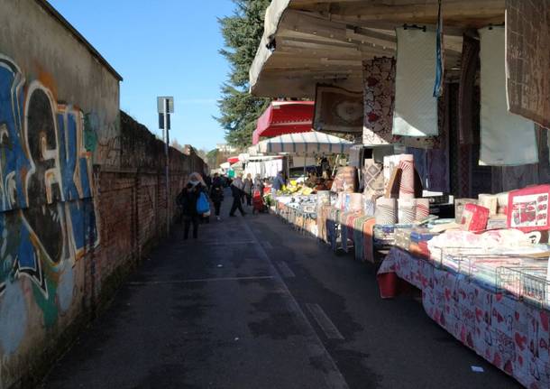 Saronno, il mercato al tempo del coronavirus