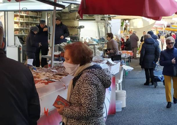 Saronno, il mercato al tempo del coronavirus