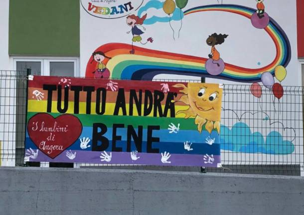 striscione asilo vedani