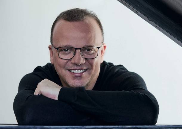 Gigi D'Alessio fa tappa a Varese con il suo Noi due tour