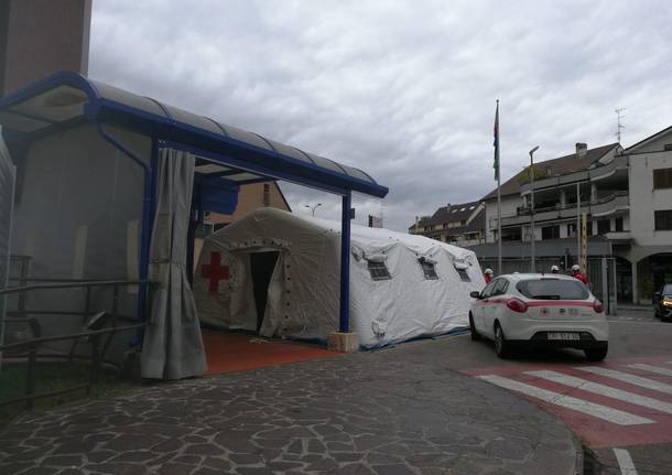 Tenda ospedale Busto Arsizio 