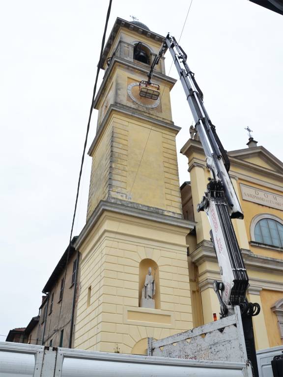 Tronano a Bizzozero le lancette della chiesa