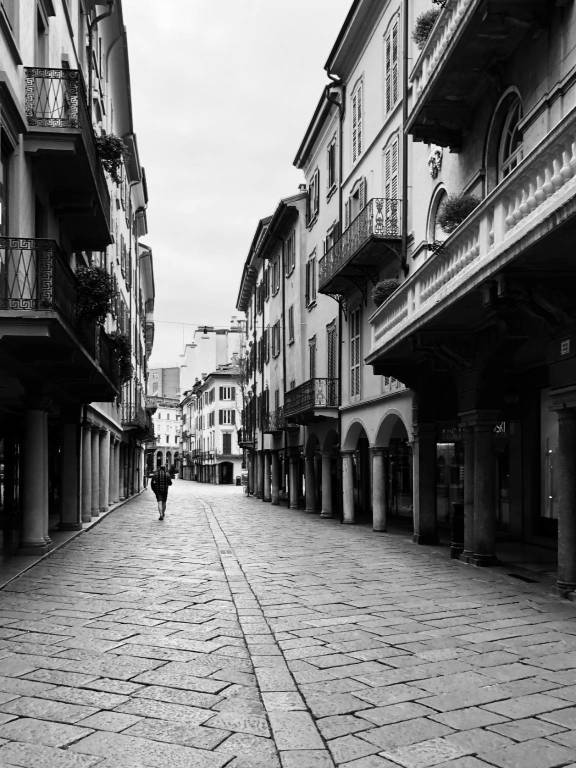 Varese deserta in bianco e nero