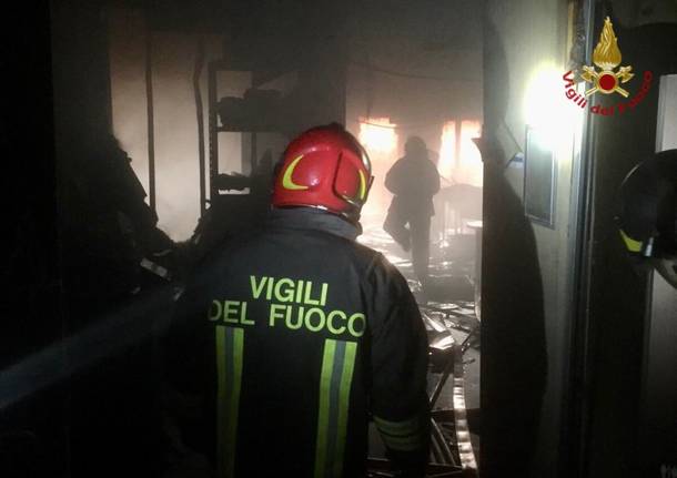 vigili del fuoco incendio milano