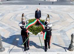 25 aprile: il presidente Mattarella da solo all'Altare della Patria