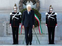 25 aprile: il presidente Mattarella da solo all'Altare della Patria