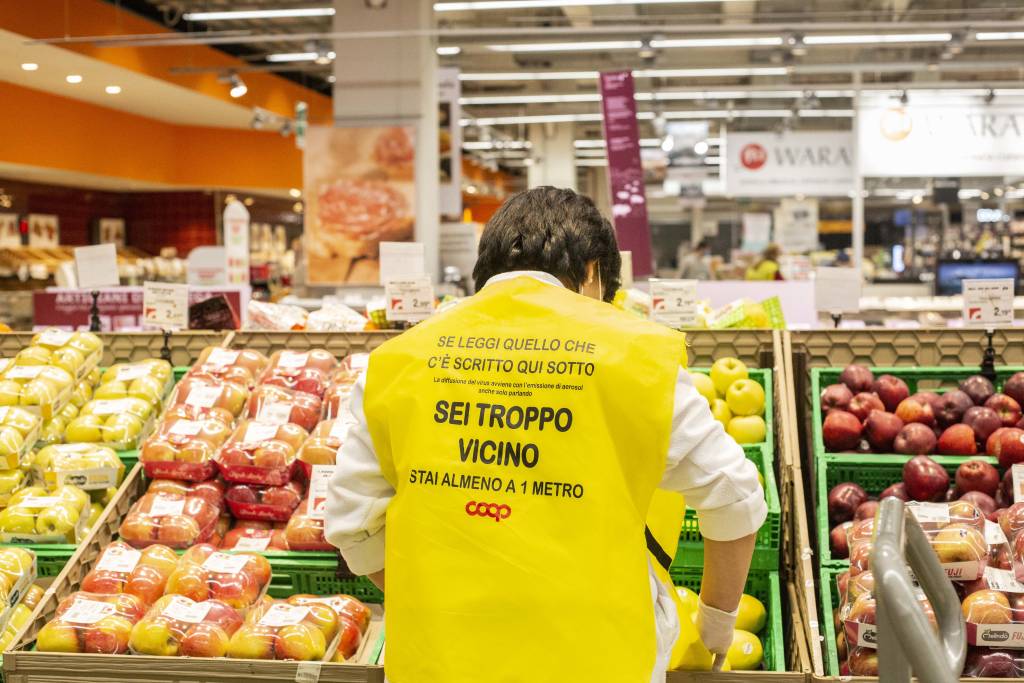 \"Se non riesci a leggere sei troppo vicino\"