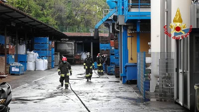 Vigili del Fuoco al lavoro nella fonderia di viale Belforte