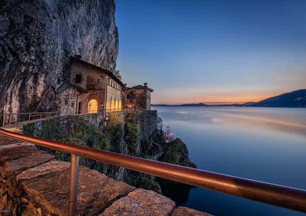 Eremo di Santa Caterina del Sasso sul Lago Maggiore   foto di Antonella Martinelli