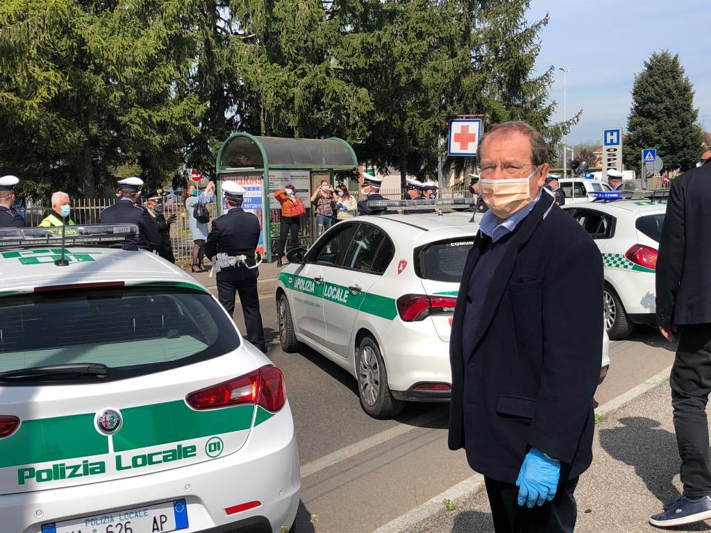 Il saluto al personale dell’ospedale di Tradate