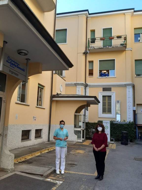 In comune a Malnate si preparano e donano Visiere protettive
