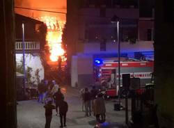 L'incendio a Caronno Pertusella