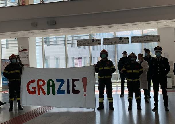 L'omaggio di Garbagnate Milanese al suo ospedale e al personale sanitario