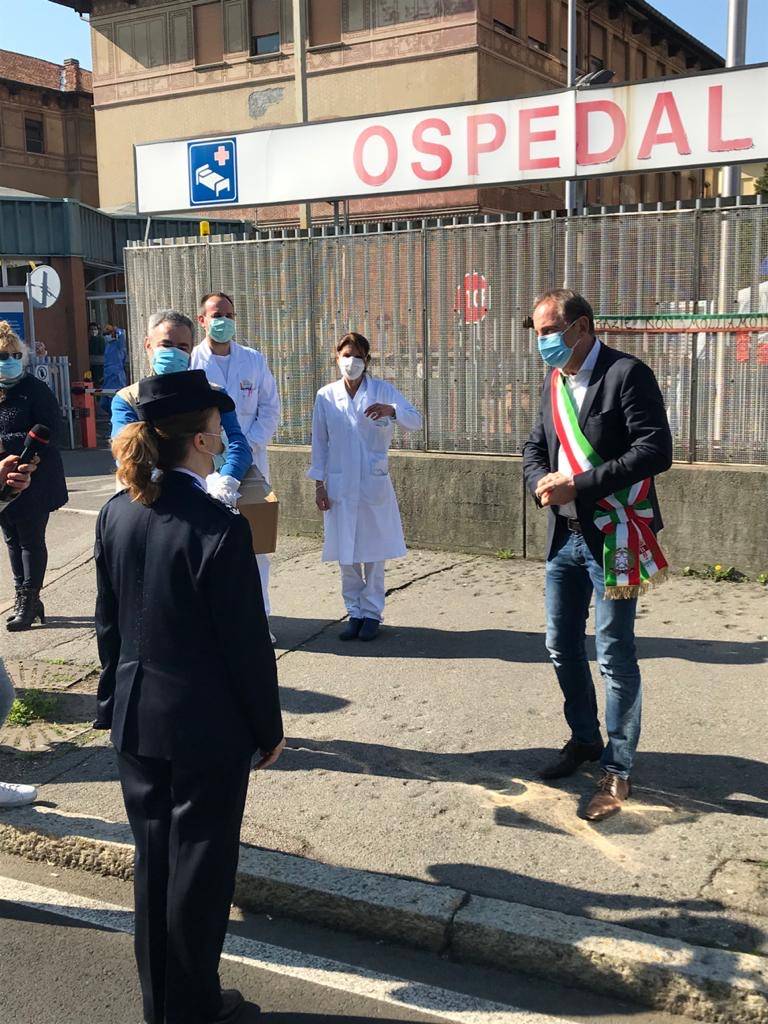 La città porta omaggi all'Ospedale di Busto