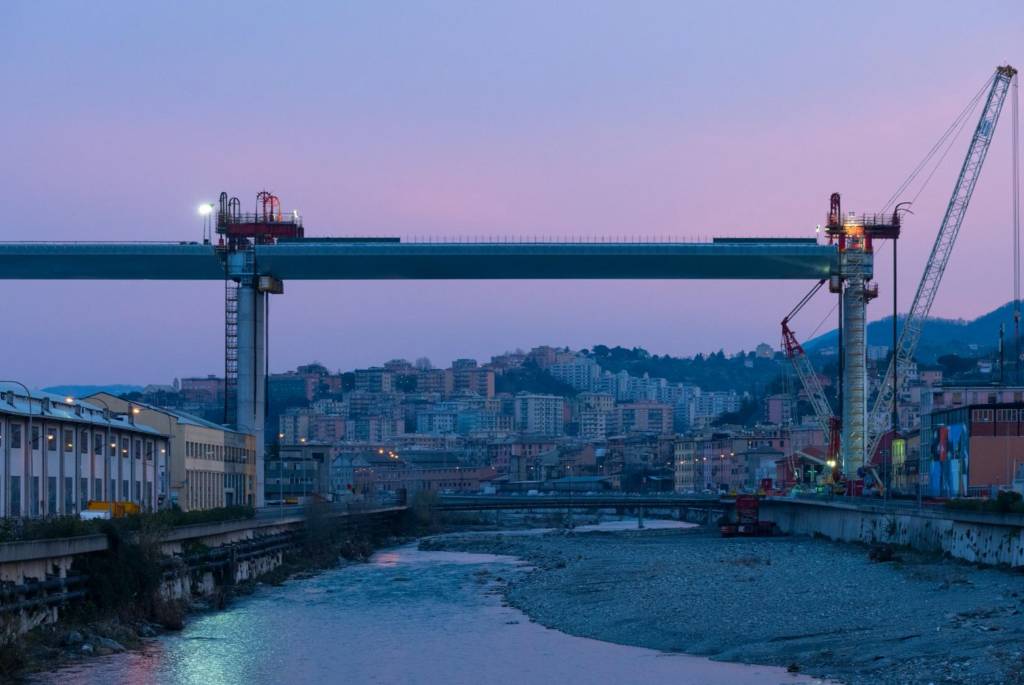 La costruzione del nuovo ponte di Genova