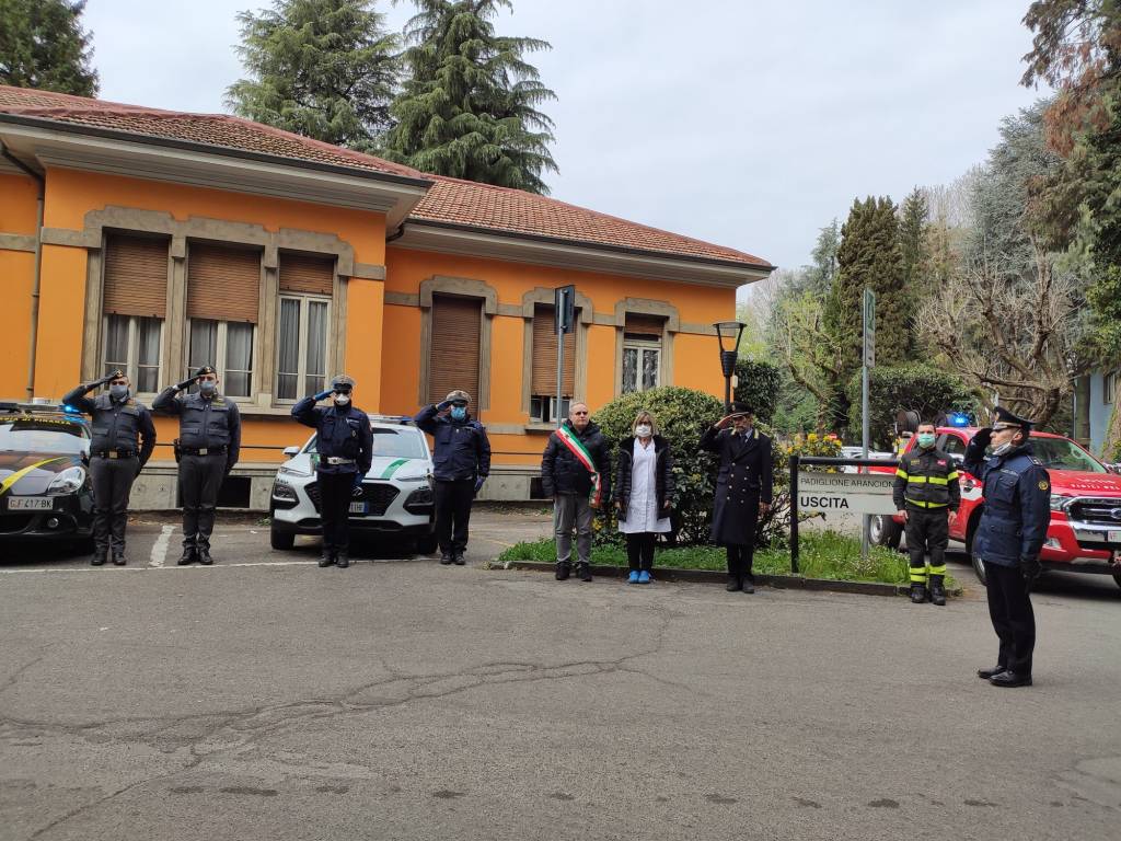 Le forze dell'ordine in coro: "Onore ai medici e al personale sanitario dell’ospedale di Saronno"