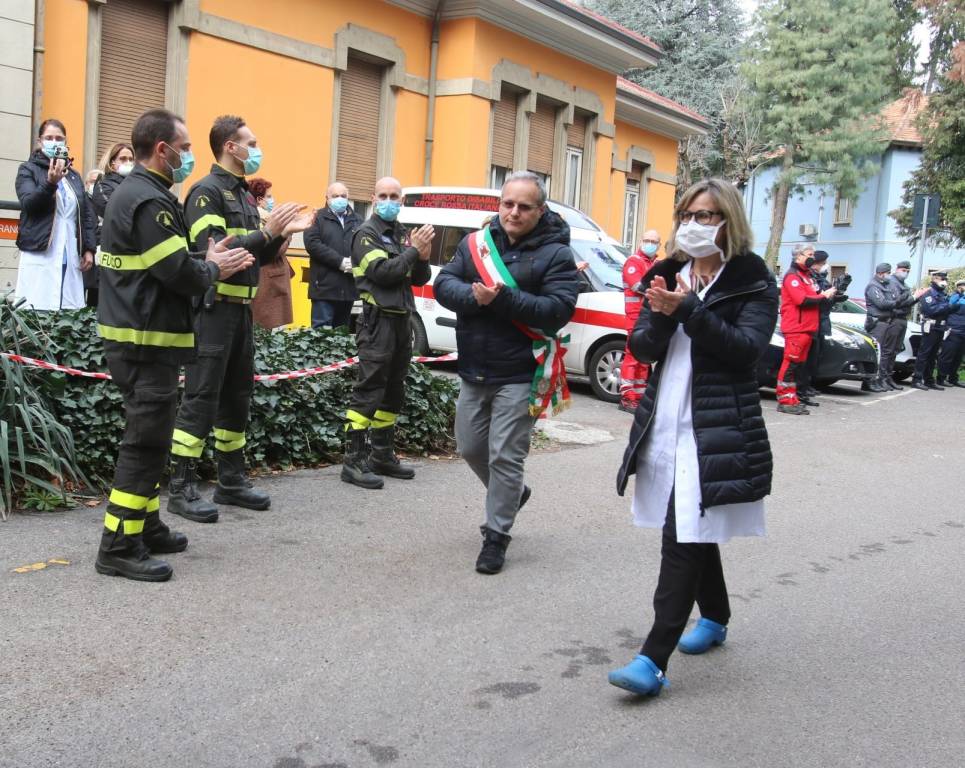 Le forze dell'ordine in coro: "Onore ai medici e al personale sanitario dell’ospedale di Saronno"