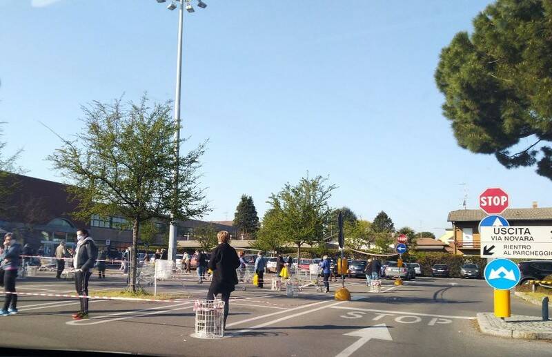 lunghe code ai supermercati   12 