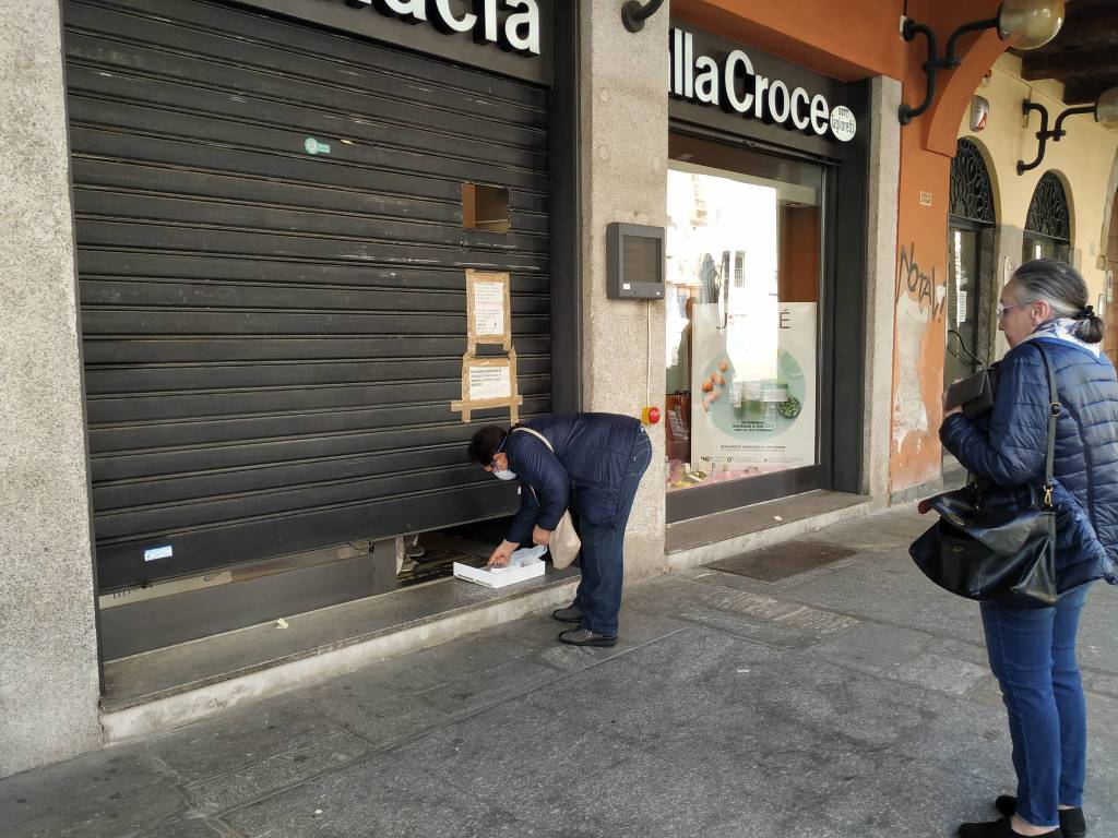 Primo giorno di distribuzione delle mascherine a Saronno