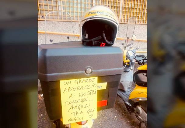 Saronno, portalettere e staff del Centro Distribuzione di Poste Italiane: "Andrà tutto bene!"