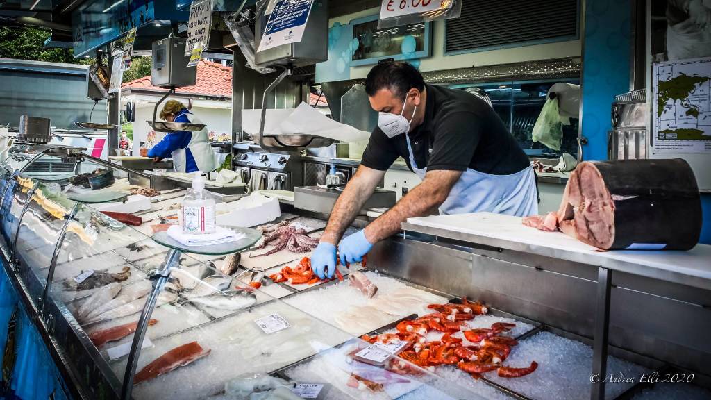 Un giro al mercato di Saronno (foto di Andrea Elli)