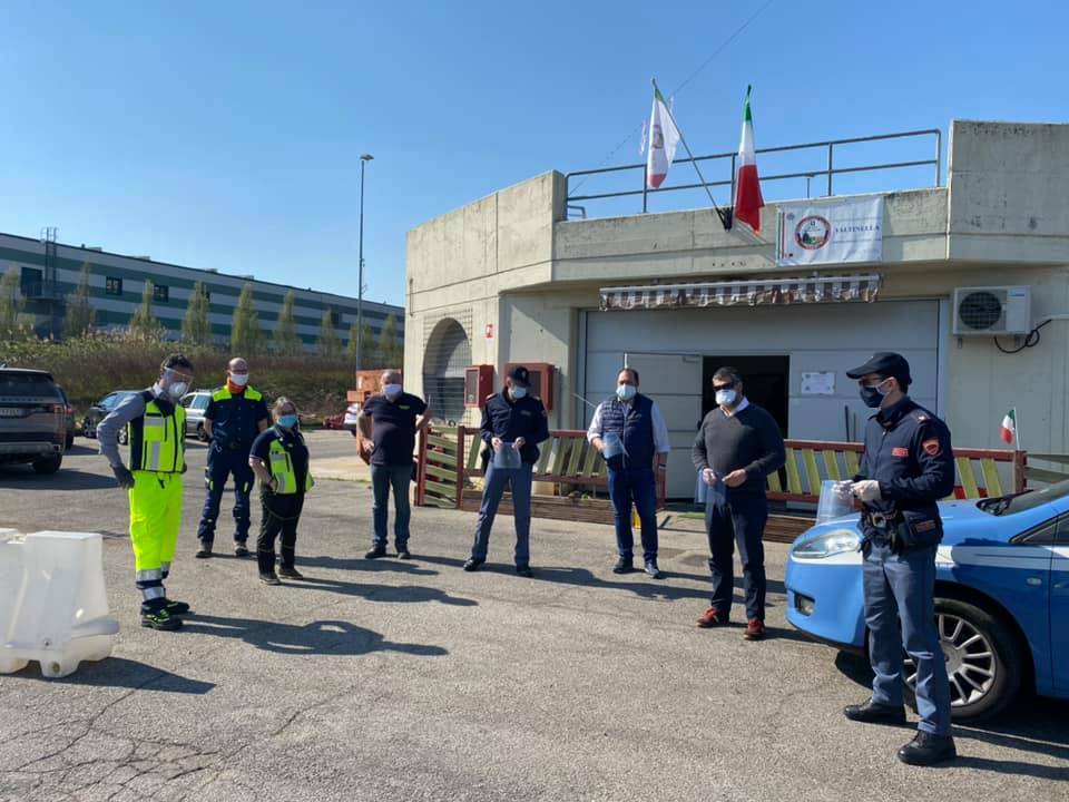 Visiere protettive made in Casciago donate alla Polizia di Stato