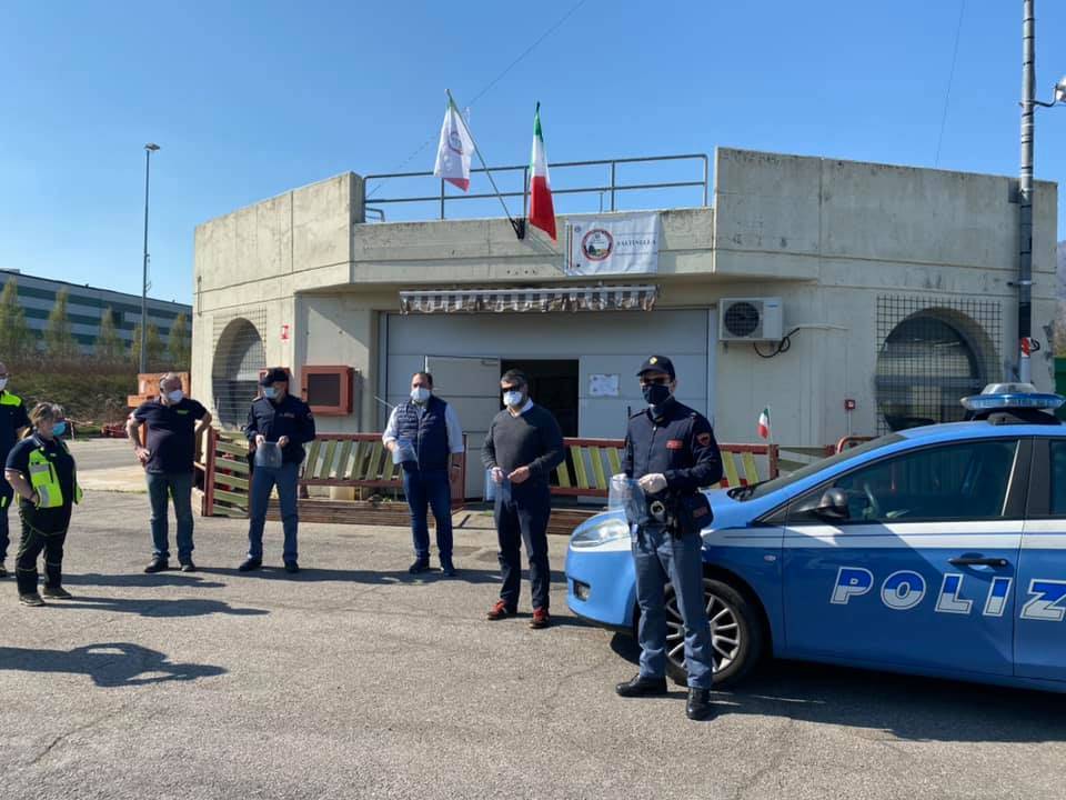 Visiere protettive made in Casciago donate alla Polizia di Stato