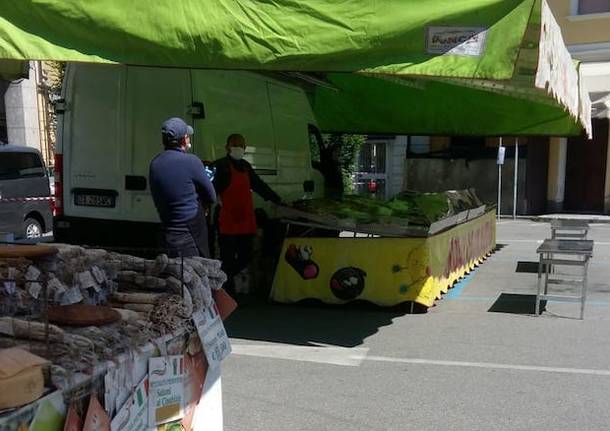 Luino, mercato “a distanza“