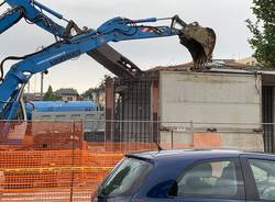 Demolizione palazzina “ex taxi” in zona stazioni Varese 