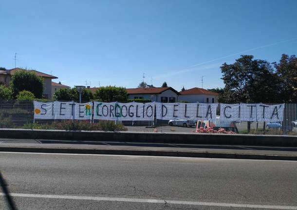 Da “orgoglio” a “cordoglio”: vandalizzato lo striscione dedicato alla Focris