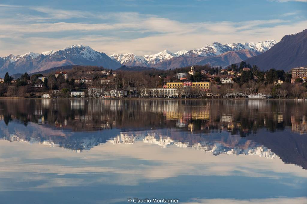 Riflessi sul lago di Varese - VareseNews