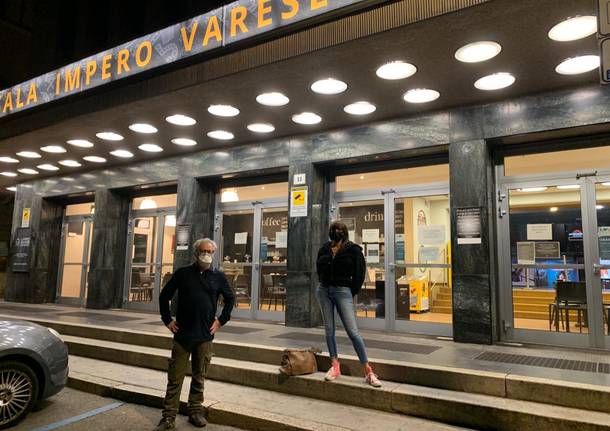 Luci dei cinema accese per una sera