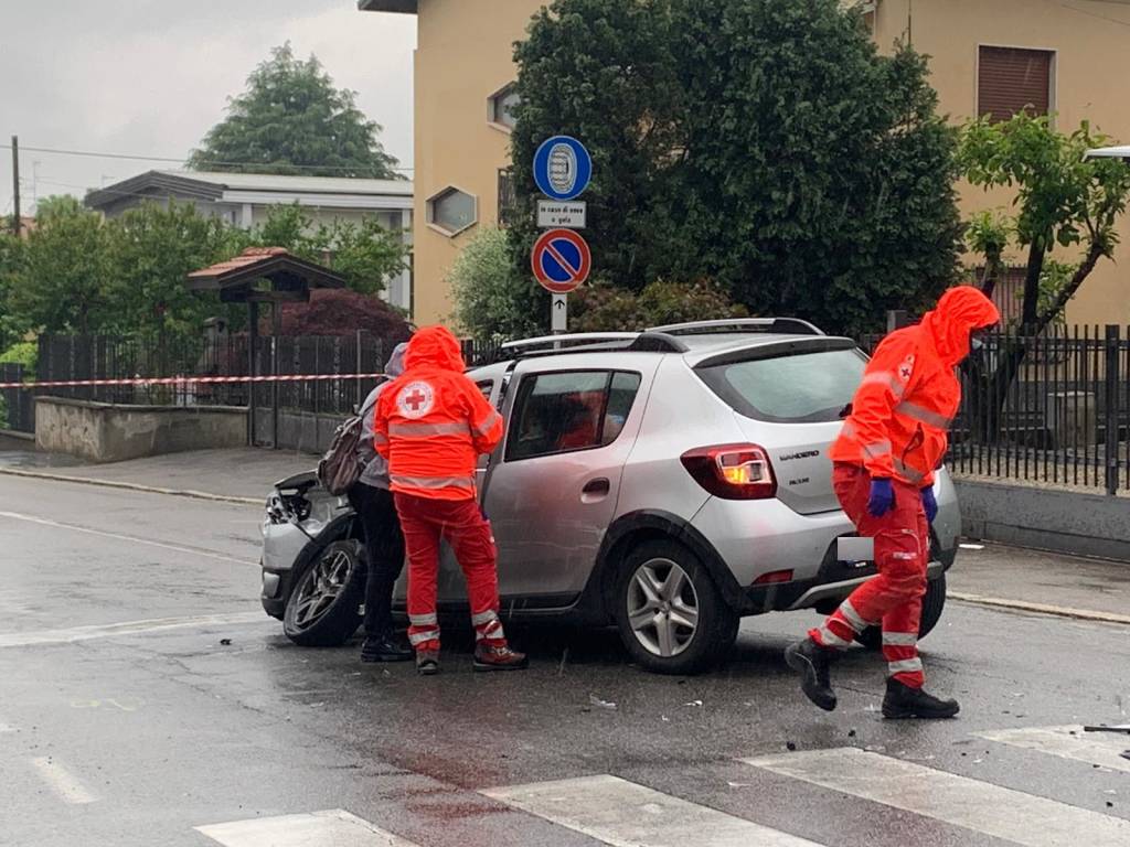 incidente caronno varesino