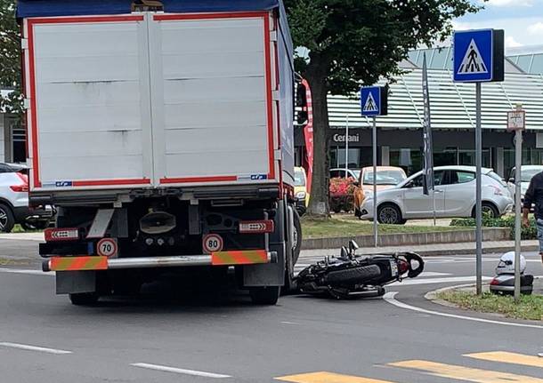 incidente stradale busto arsizio ribaltamento