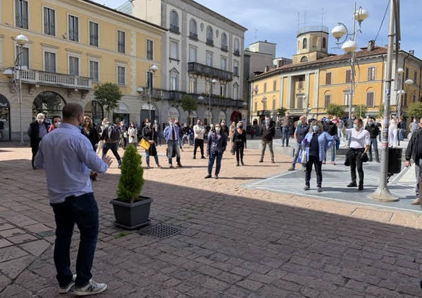 La protesta degli esercenti a Busto Arsizio