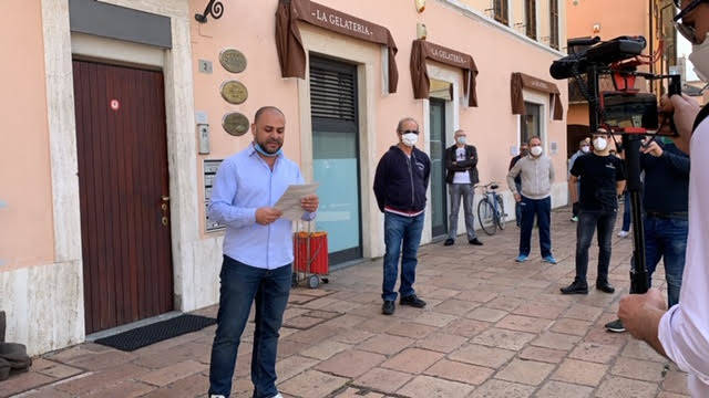 La protesta degli esercenti a Busto Arsizio