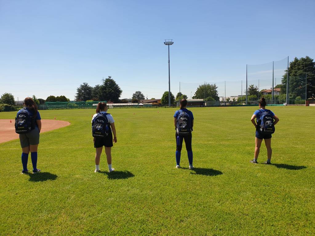 Le atlete del Saronno Softball tornano ad allenarsi sul campo