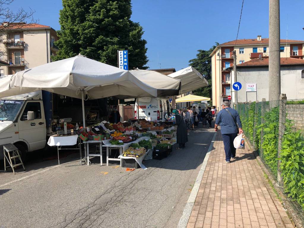 Mercato di Besozzo, seconda giornata dopo il lockdown 