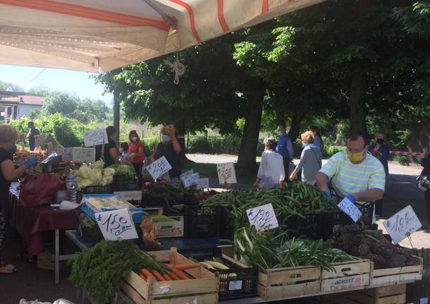 mercato sesto calende viale lombardia