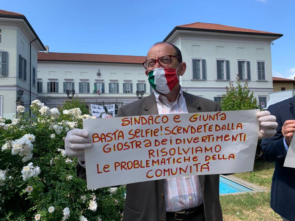 protesta opposizione minoranze castellanza