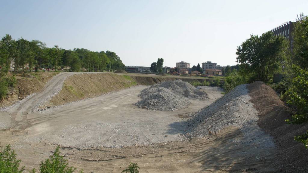 Ruspe al lavoro all'ex Cemsa