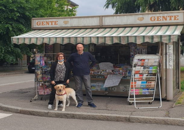 Saracinesca chiusa all'edicola di via Pirovano