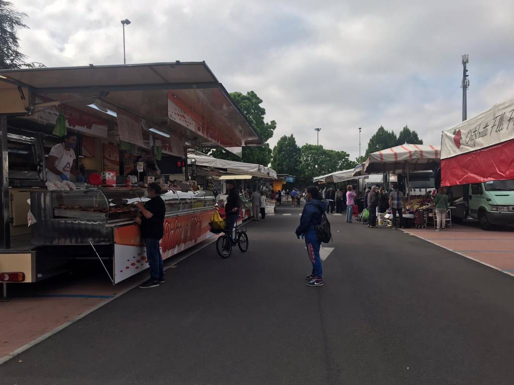 Saronno, si popola il secondo mercato del mercoledì "post coronavirus"