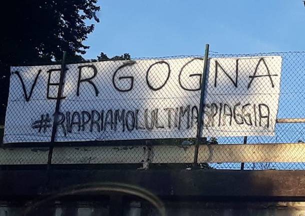 striscione ultima spiaggia