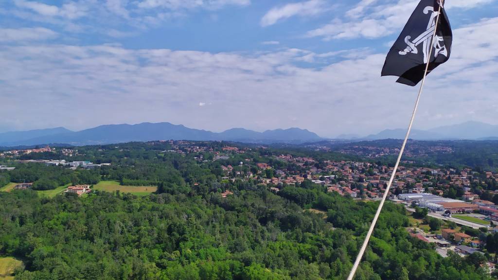 Un volo in mongolfiera per ricordare le vittime del Covid19