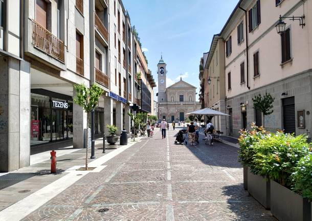 Una mattinata nel centro di Saronno nella prima domenica "post quarantena"