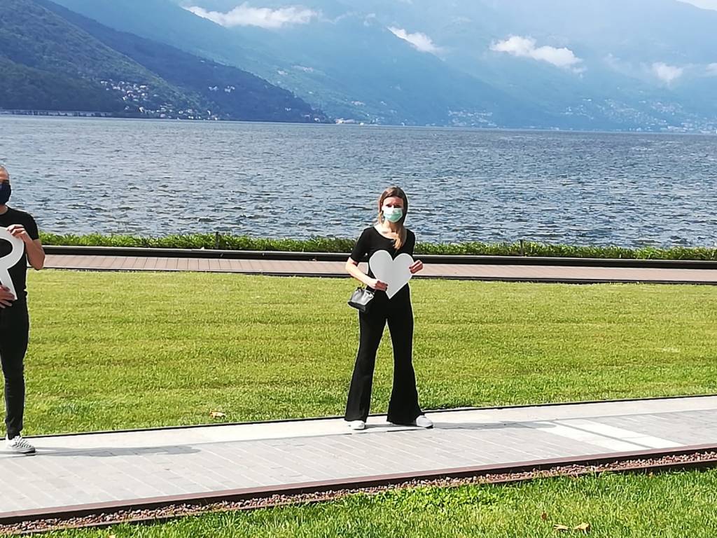 A Luino un flsh mob contro il razzismo